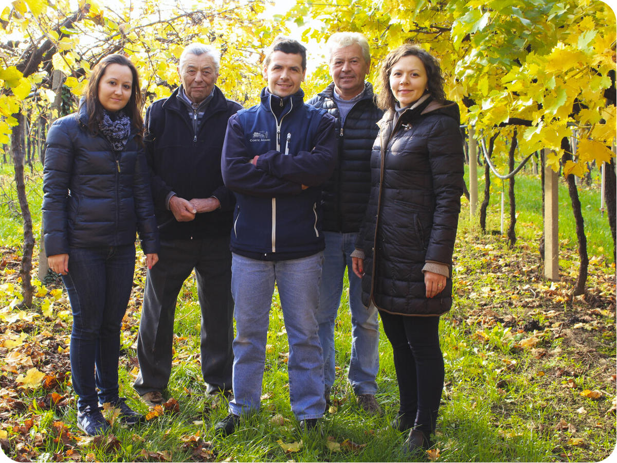 Familie Adami vor dem Weingut in Soave